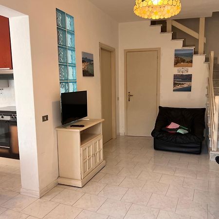 Casa Viola Di Maria Gabriella, San Vito A 25 Minuti Da Costa Rey E Villasimius Bagian luar foto